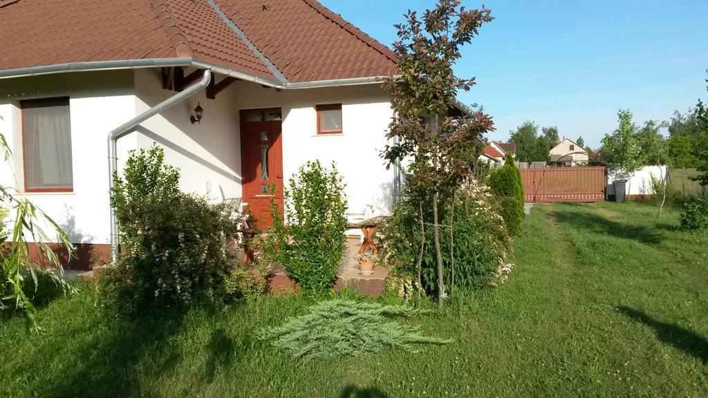 Cserkei Nyaralo Cserkeszőlő Værelse billede