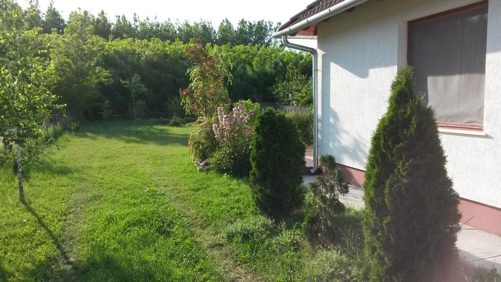 Cserkei Nyaralo Cserkeszőlő Eksteriør billede