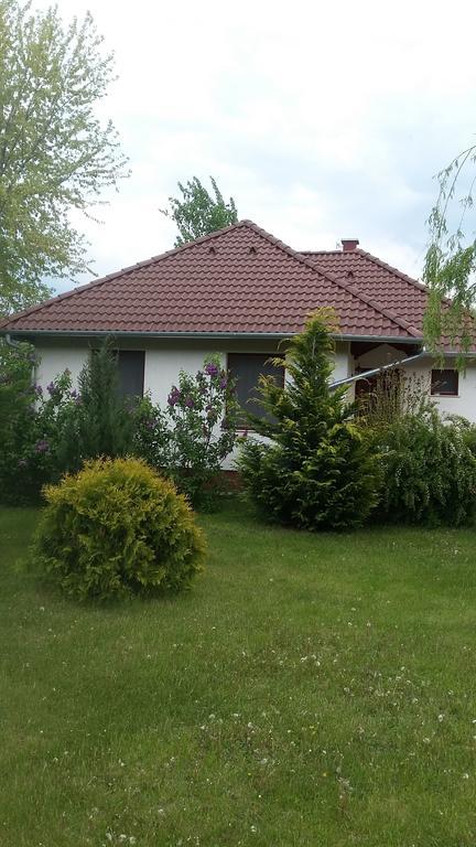 Cserkei Nyaralo Cserkeszőlő Eksteriør billede